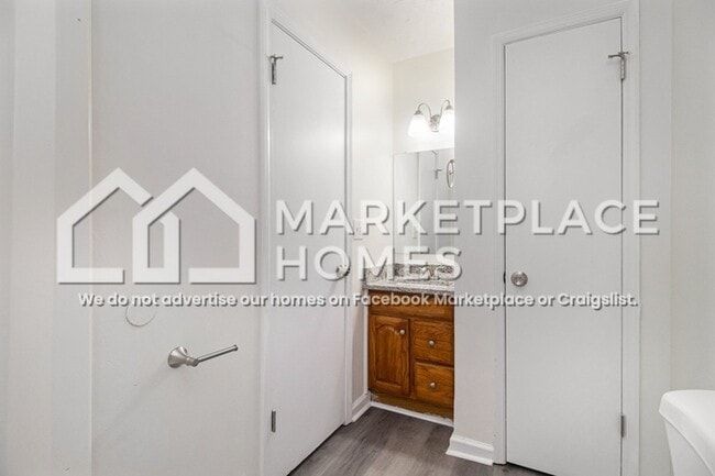 Building Photo - 4826 Mainstreet Valley Trce