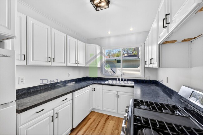 Building Photo - 851 Worden St SE