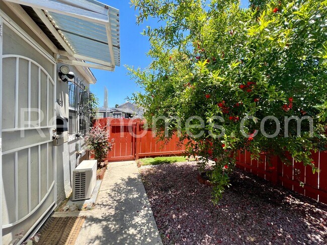 Building Photo - 3821 Meade Ave