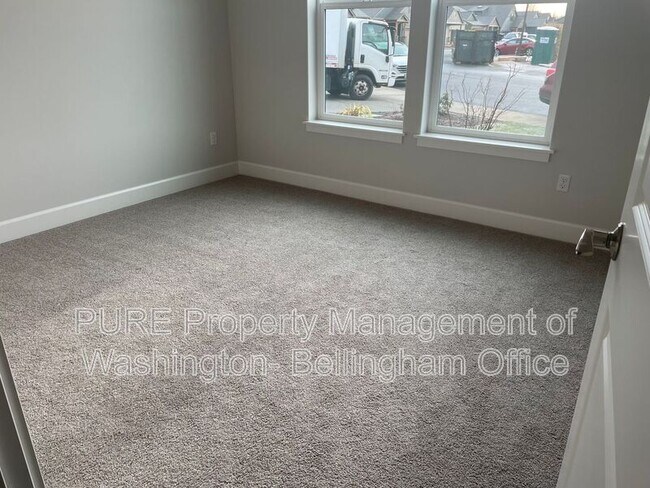 Building Photo - 1365 Wds Pt Lp