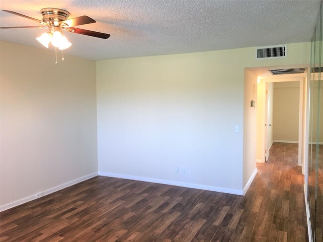 Building Photo - 551 SW 135th Ave