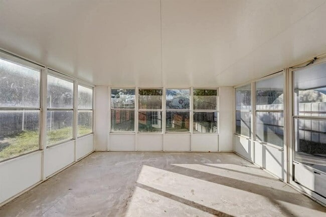 Building Photo - 2600 SW 78th St