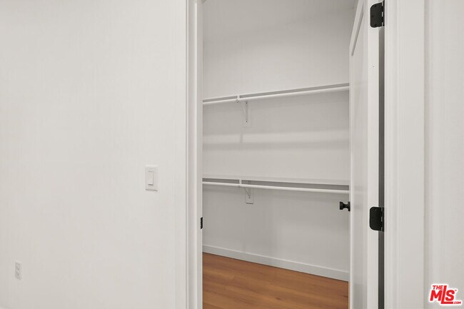 Building Photo - 1731 S New Hampshire Ave