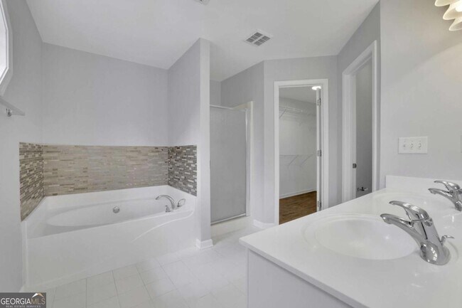 Building Photo - 13491 Spring View Dr