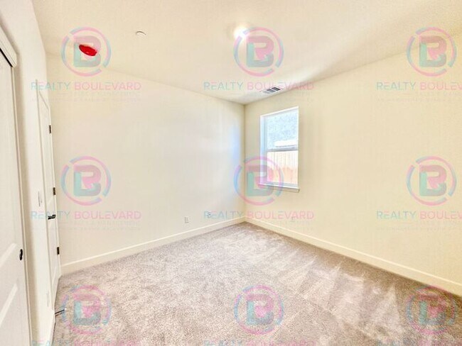 Building Photo - Home in the Five Ridges Community 4 Bedroom 3 Bathroom 2 Car Garage With Loft