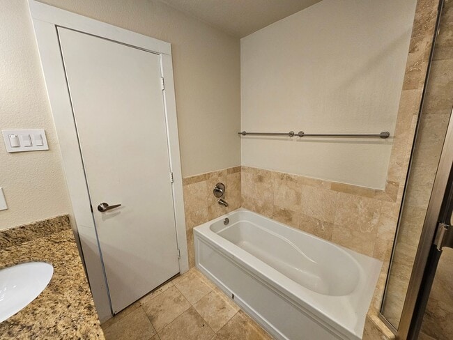 Building Photo - 2-bedroom, 2-bath condo in Gated community...