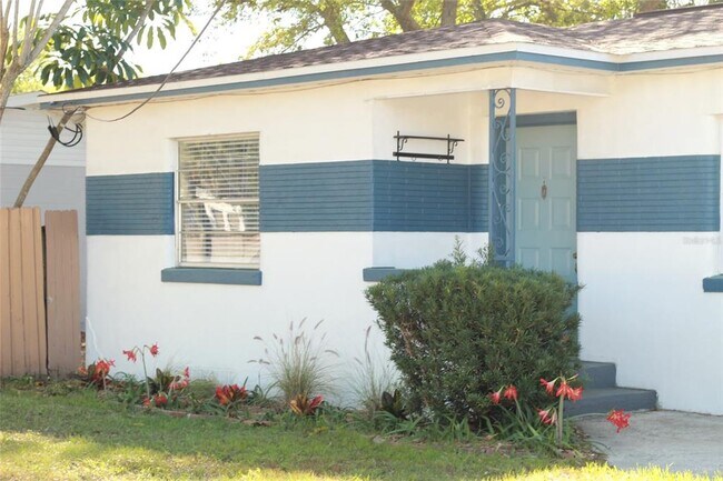 Building Photo - 2209 S Lois Ave