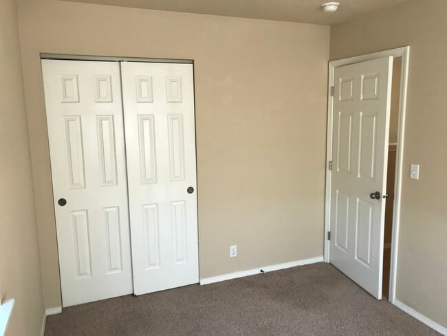 Building Photo - 3 Bedroom duplex on Bailey Hill Rd