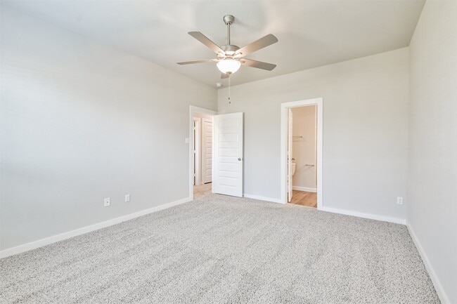 Building Photo - 9800 Grosbeak Ln