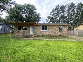 Building Photo - 122 Young St