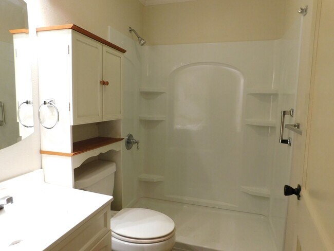 Building Photo - Charming 3 Bed 2 Bath House
