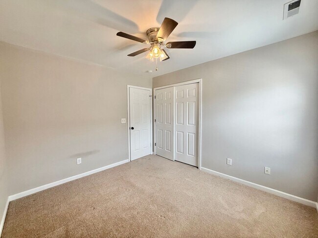 Building Photo - 6016 Namozine Ct