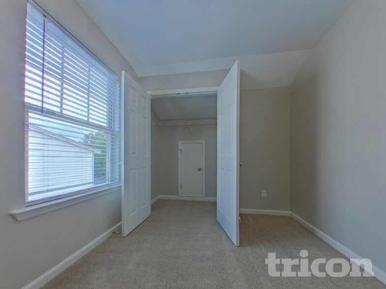 Building Photo - 14 Glenwood Springs Ct