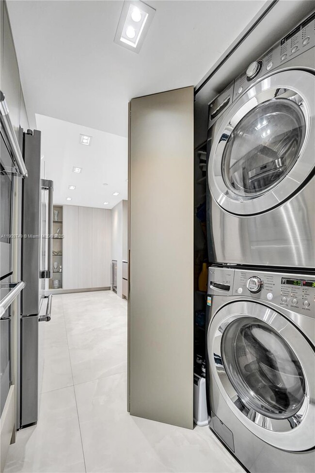 Building Photo - 19667 Turnberry Way