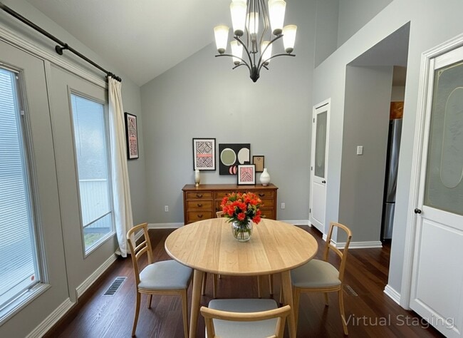 Building Photo - Spacious 3 bedroom 3.5 Baths 2 Home Office...