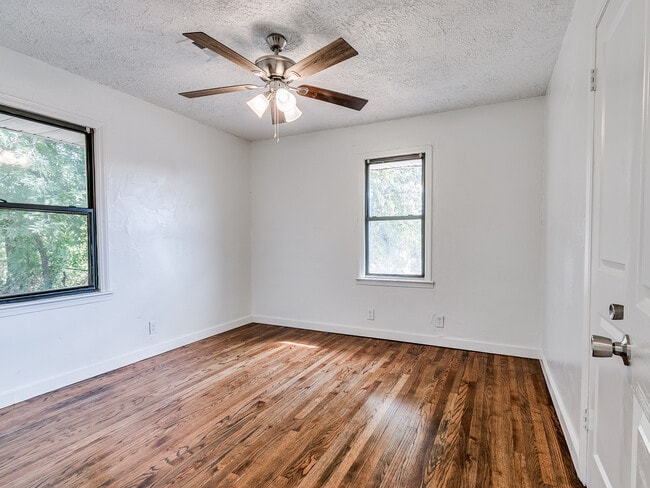 Building Photo - 2921 NE 17th Ave