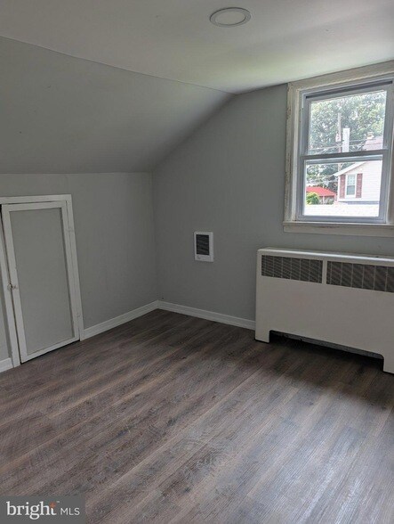 Building Photo - 411 E Cherry St