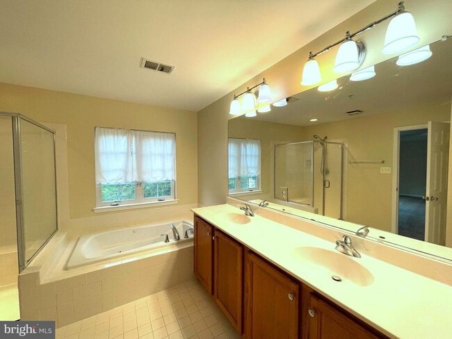 Building Photo - 23435 Dahlia Cir