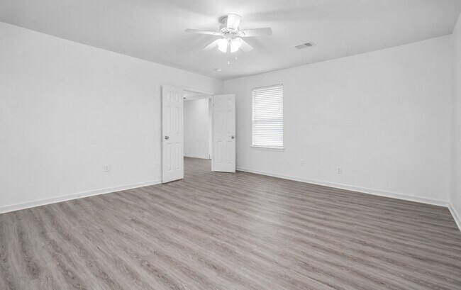 Building Photo - 166 Meadow Grove Dr