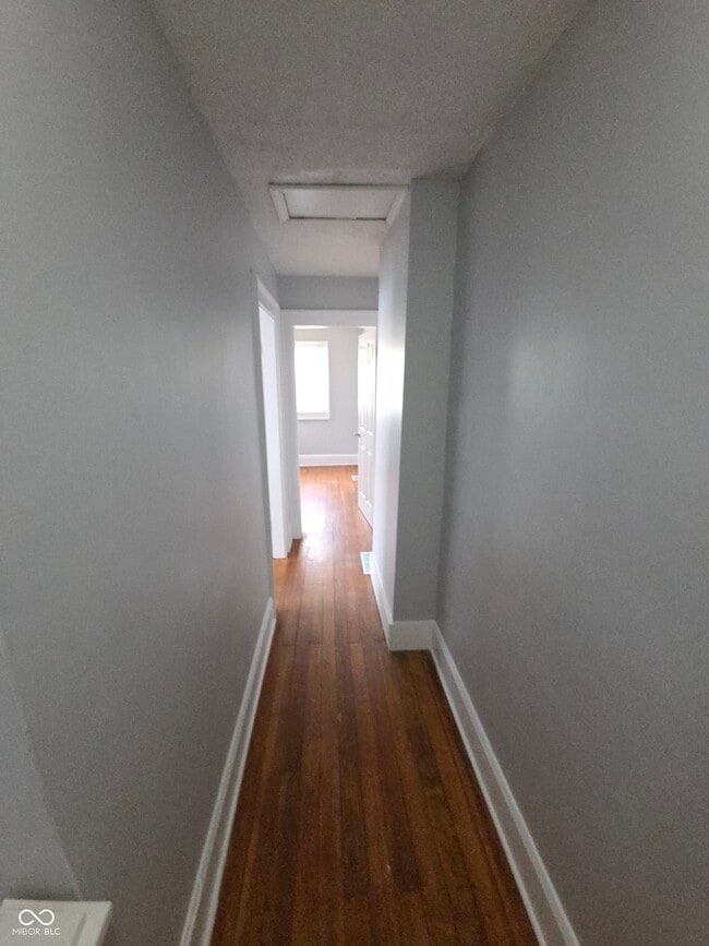 Building Photo - 1339 W Lee St