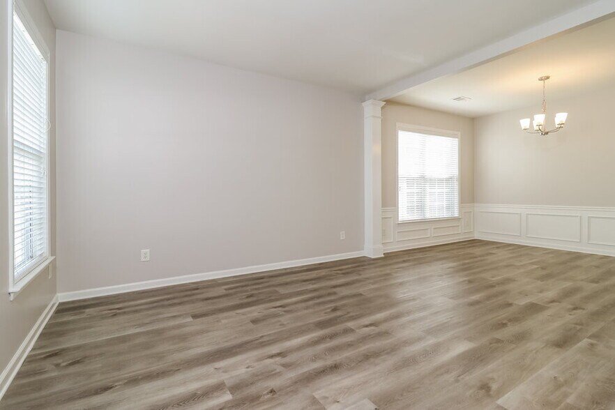 Building Photo - 6285 Whirlaway Dr