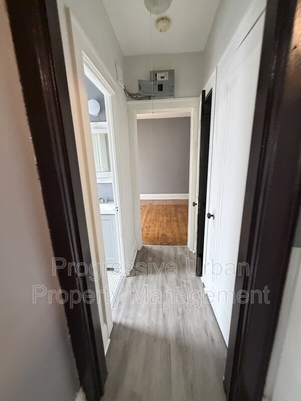 Building Photo - 1442 W 101st St