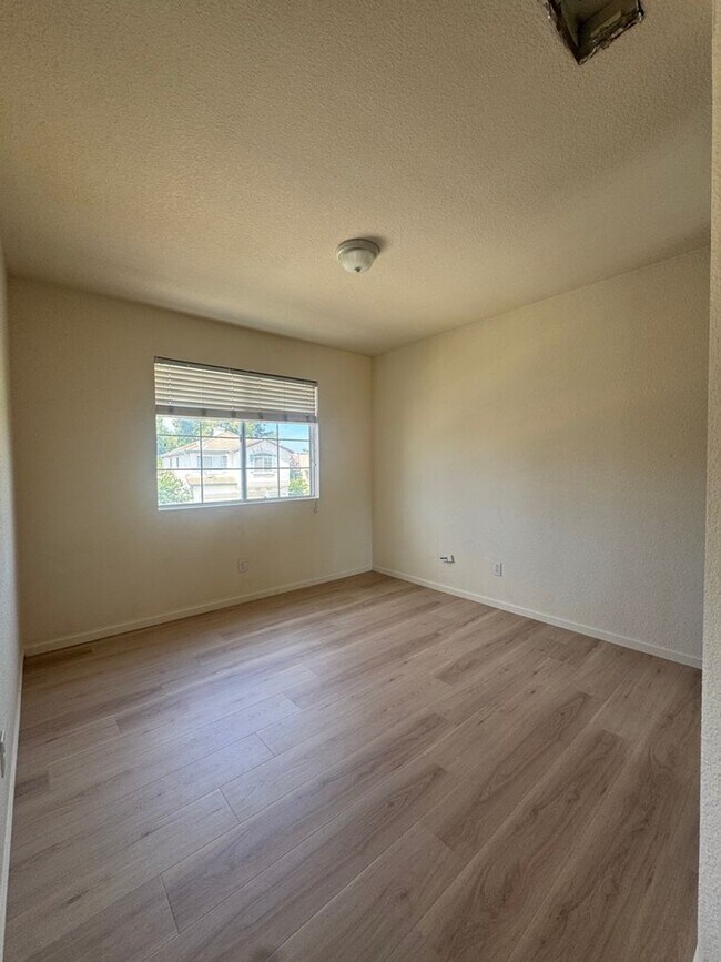 Building Photo - Beautiful 4BD, 2.5BA Home in a Great Location!