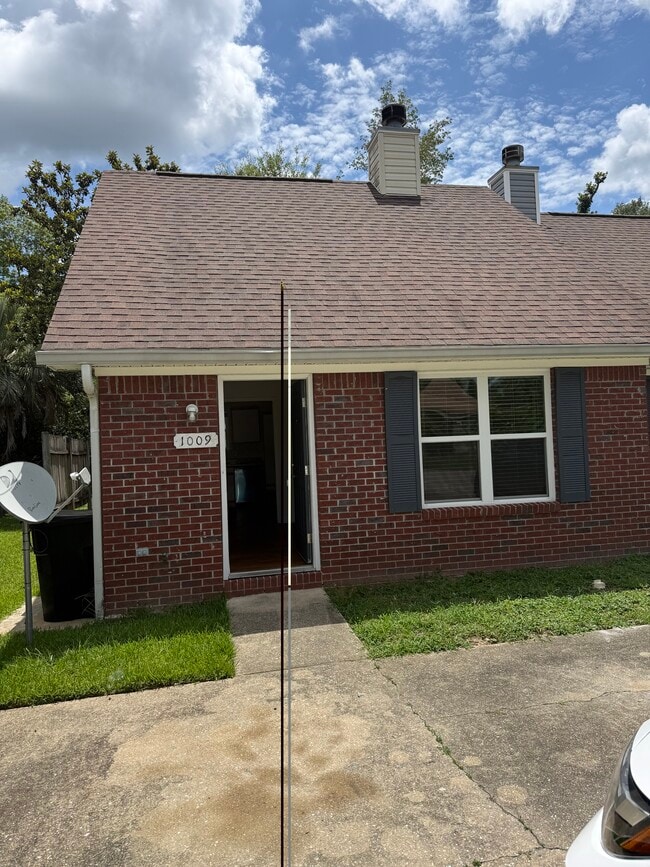 Building Photo - 1005 Carrin Dr