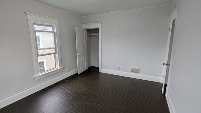 Building Photo - Charming Home for Rent in Scenic Canton: Y...