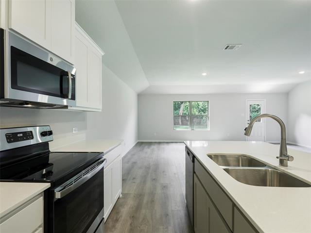 Building Photo - 1805 St James Pl Ln
