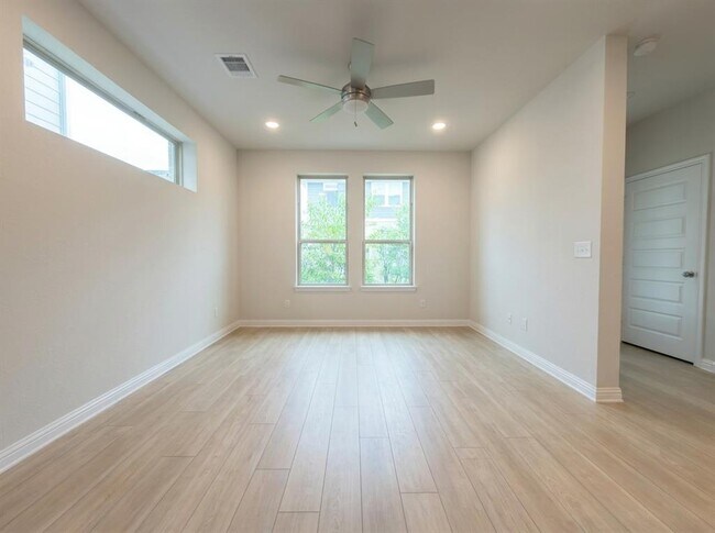Building Photo - 8311 Springsteen Dr