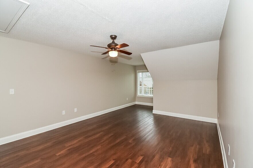 Building Photo - 240 Raleigh Way