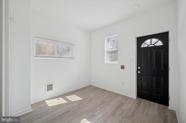 Building Photo - 4926 W Thompson St