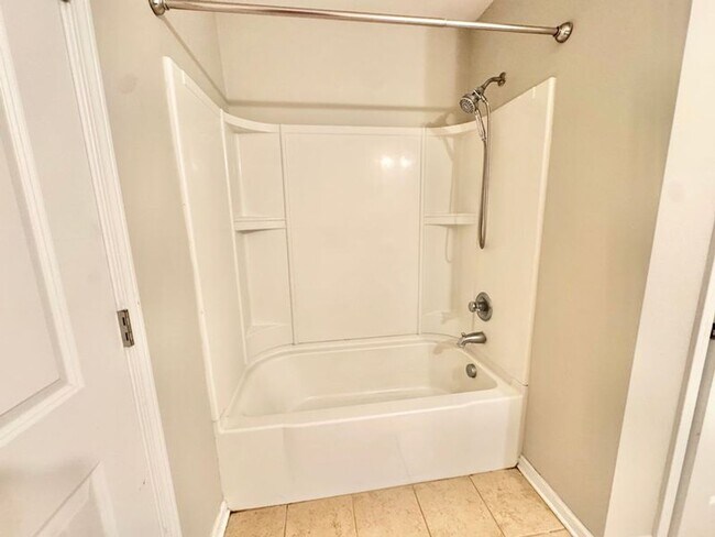 Building Photo - $500 off first month rent with acceptable credit and application!! Beautiful 3 bed 2.5 bath/ Scre...