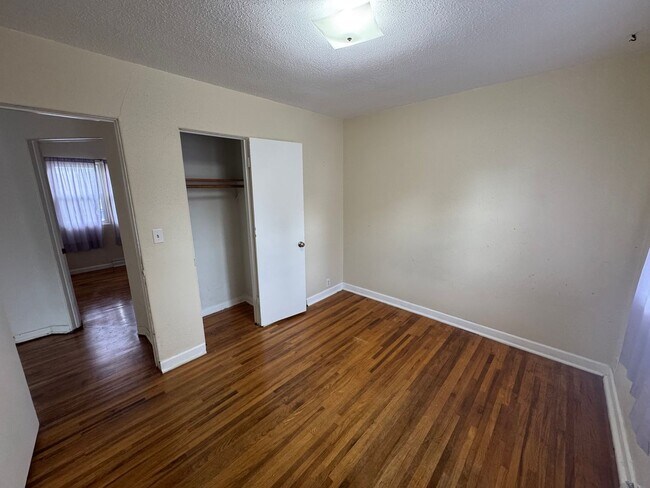 Building Photo - Oregon St 1153-1155