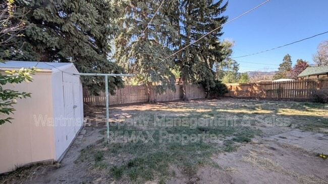 Building Photo - 3003 Gomer Ave