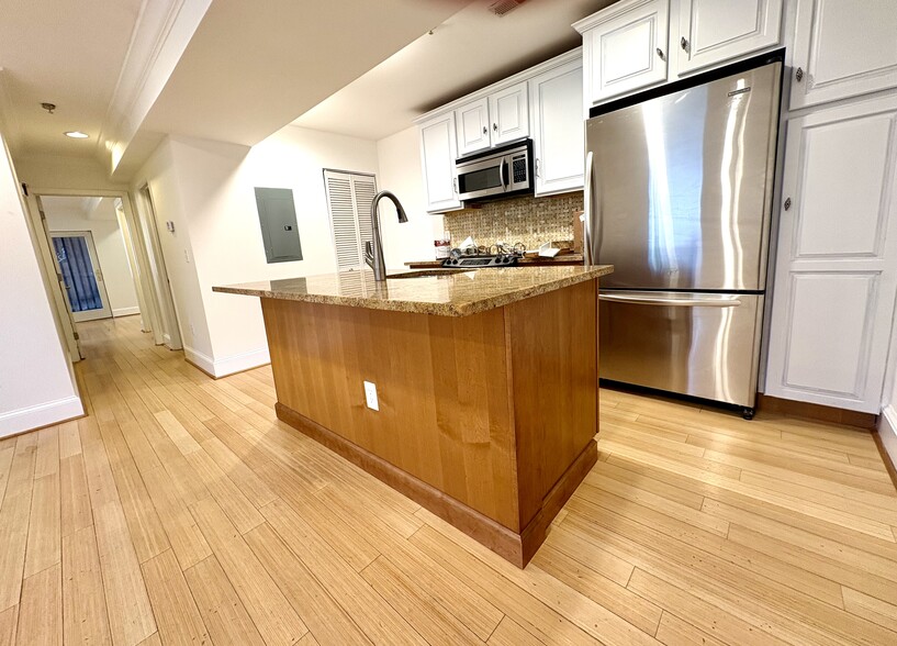 Building Photo - 1663 Newton St NW