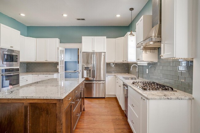 Building Photo - Amazingly Remodeled 1916 Home Located in N...