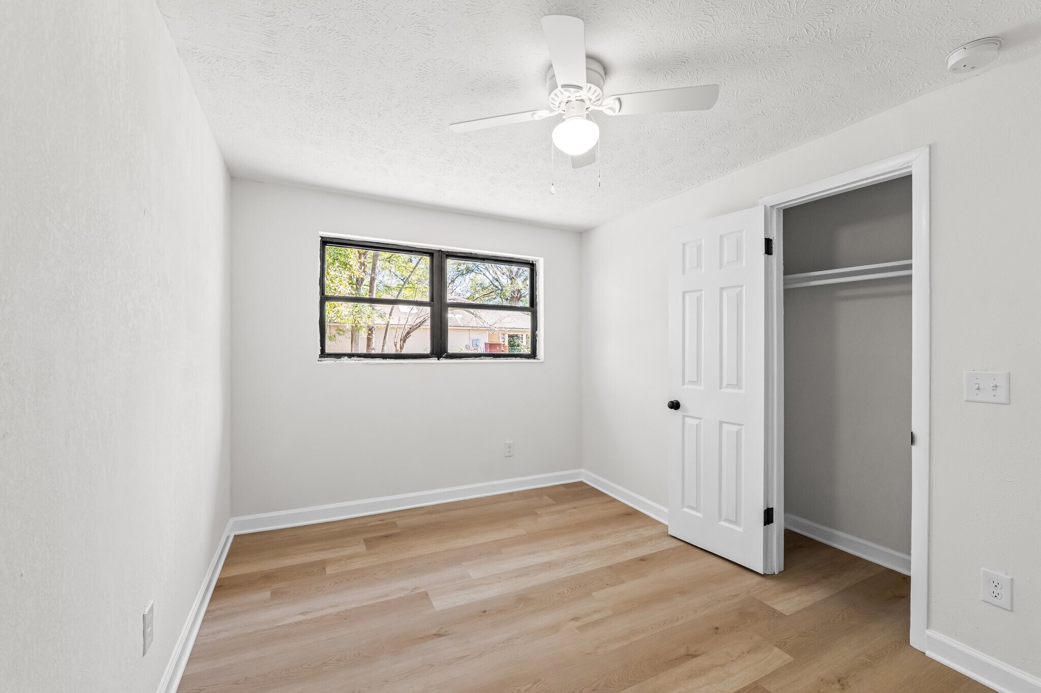 Building Photo - 1951 W 19th St