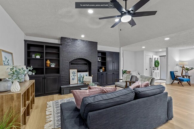 Building Photo - Welcome to your dream home! 4 bedroom 3 ba...