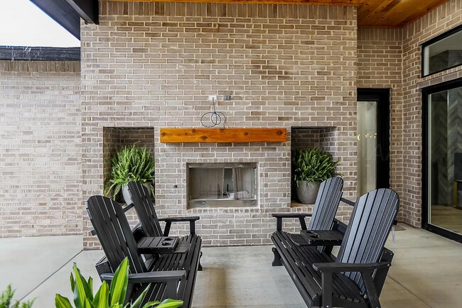 Building Photo - 9405 Rockridge Pkwy