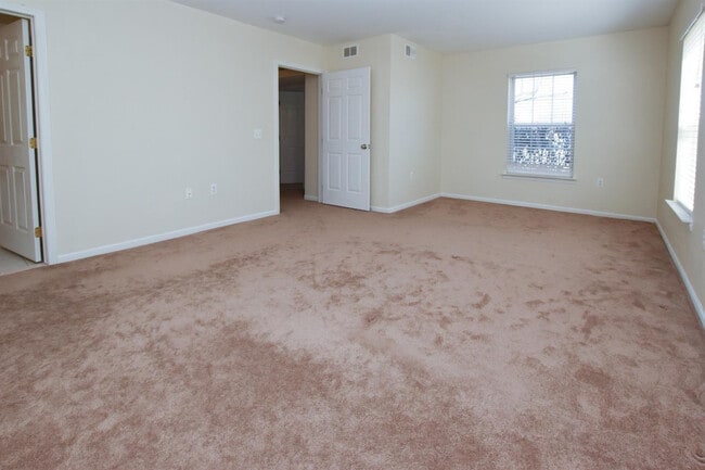 Building Photo - 2790 S Knightsbridge Cir