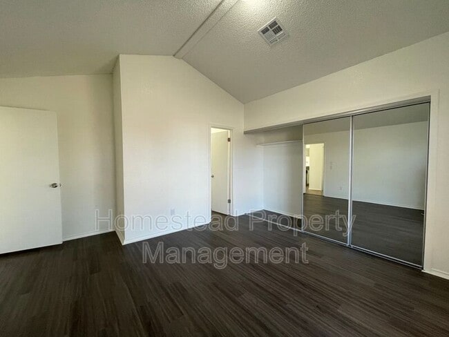 Building Photo - 10020 S Clegern St