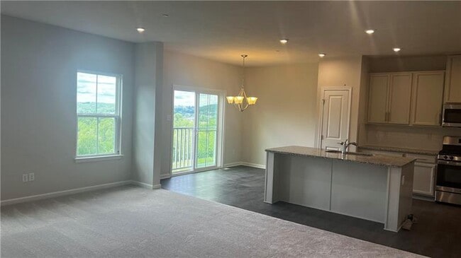 Building Photo - 445 Greenwood Dr