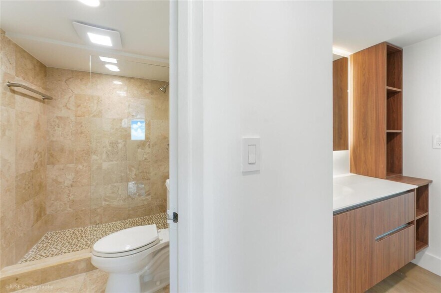 Building Photo - 2333 Brickell Ave