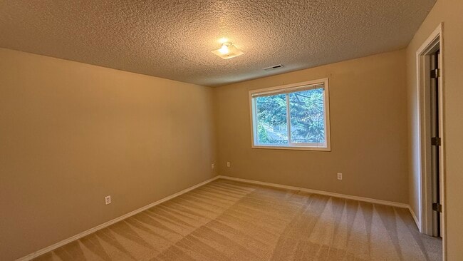 Building Photo - 16316 NE 43rd Way