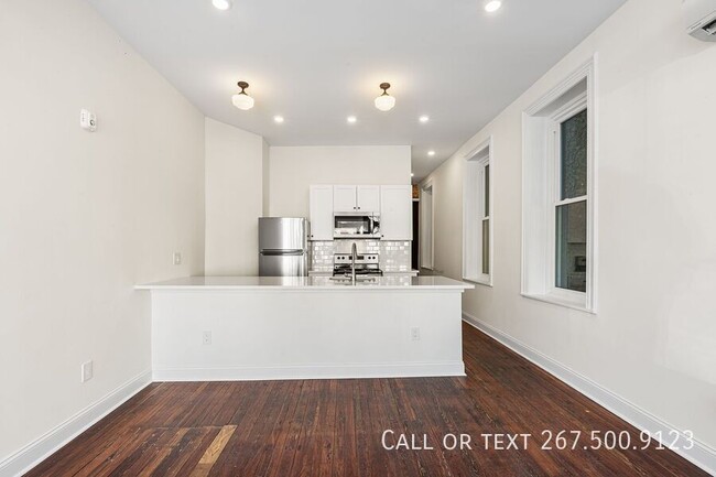 Building Photo - Spacious  and bright 2BR/1BA 1st floor uni...