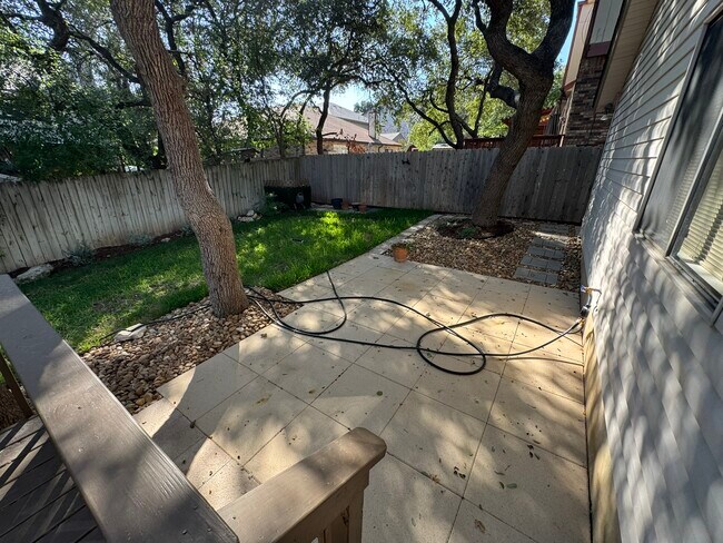 Building Photo - 9538 Cloverdale