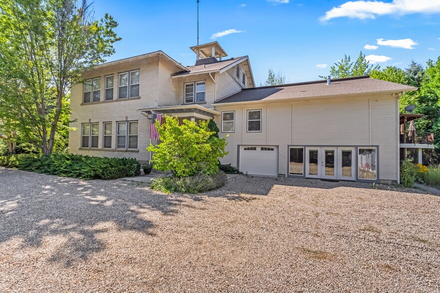 Historic building in historic neighborhood - 2971 Mumbarto Ave