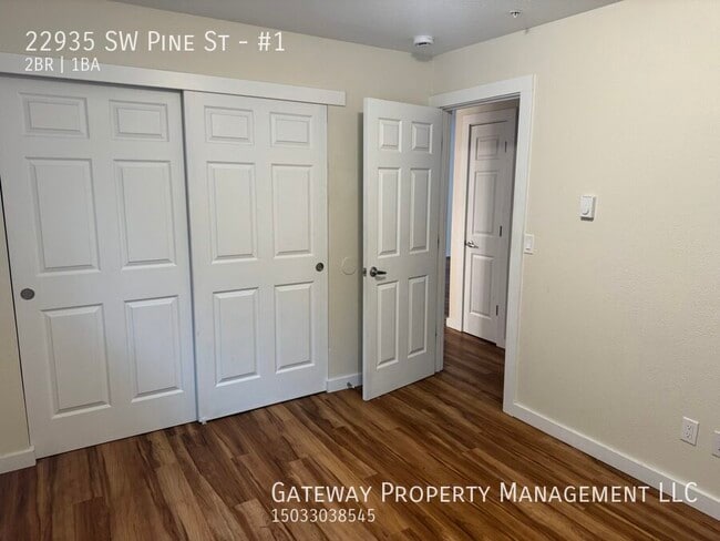 Building Photo - 22935 SW Pine St